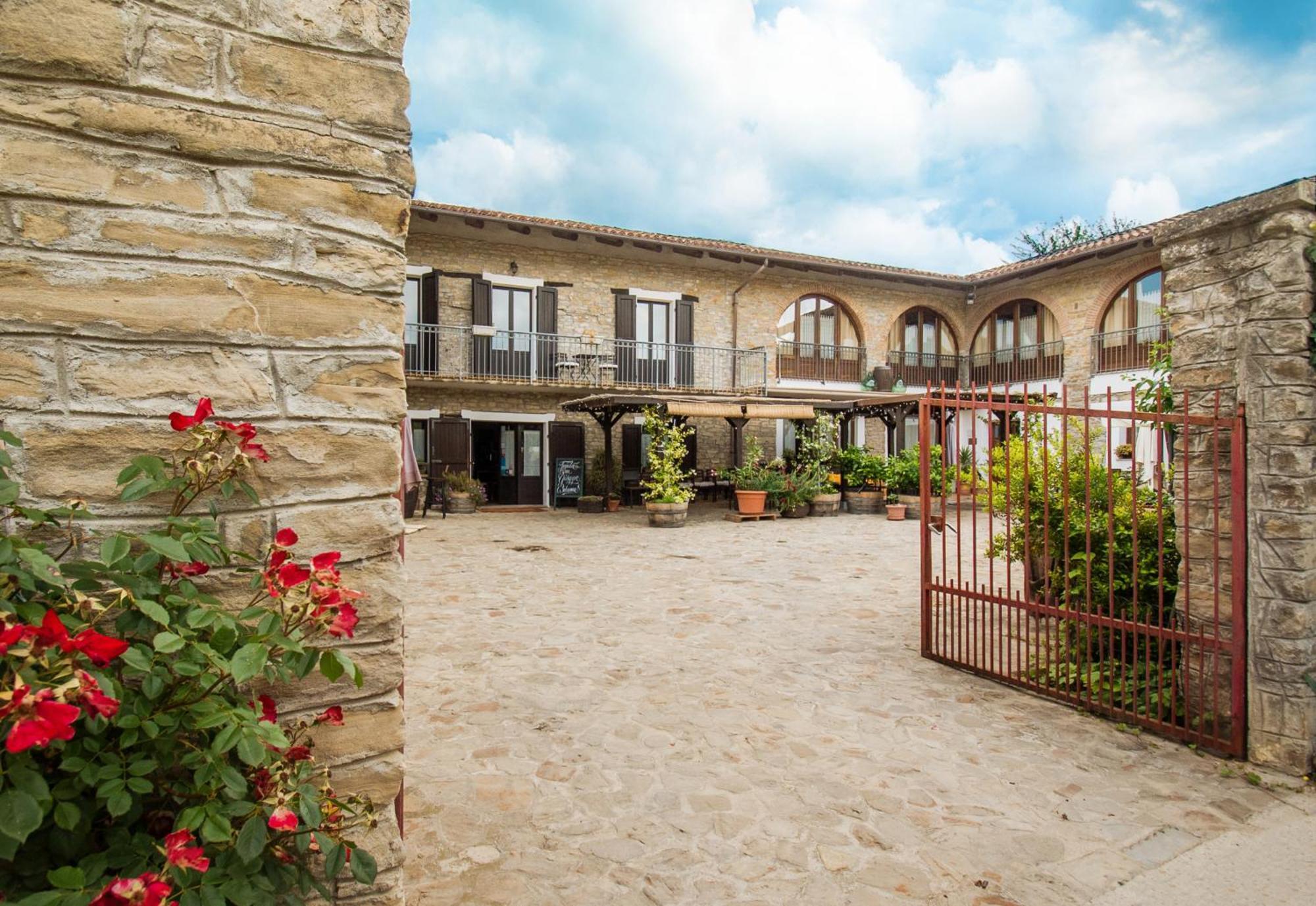 Agriturismo Tenuta San Giuseppe Cossano Belbo Ngoại thất bức ảnh